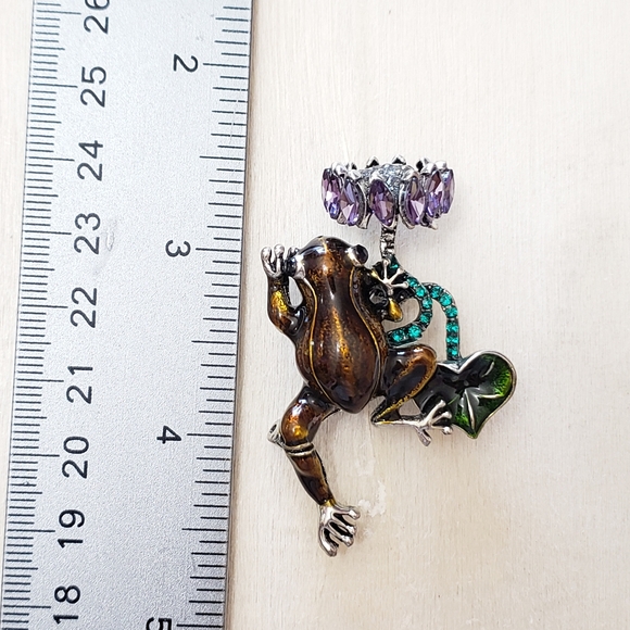 Gold Purple and Green Color Frog Holding Flower Pin/Brooch with Rhinestones - Picture 6 of 6